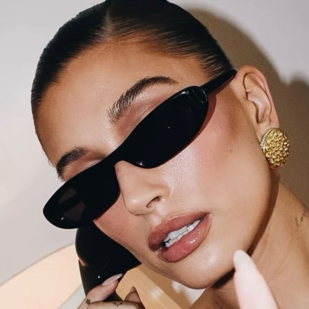 Chic Black Sunglasses